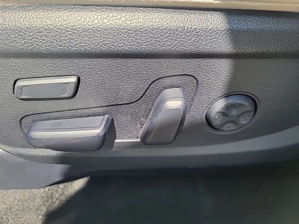 Used 2022 White Hyundai Calligraphy image 12