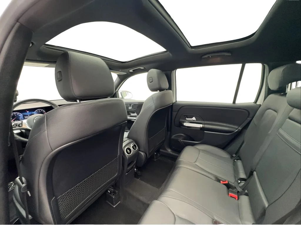 Used 2025 White Mercedes-Benz GLB 250 image 20