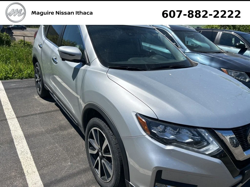 Used 2019 Silver Nissan SL image 3