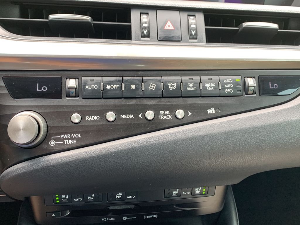 2021 Lexus ES 350 - Photo 28