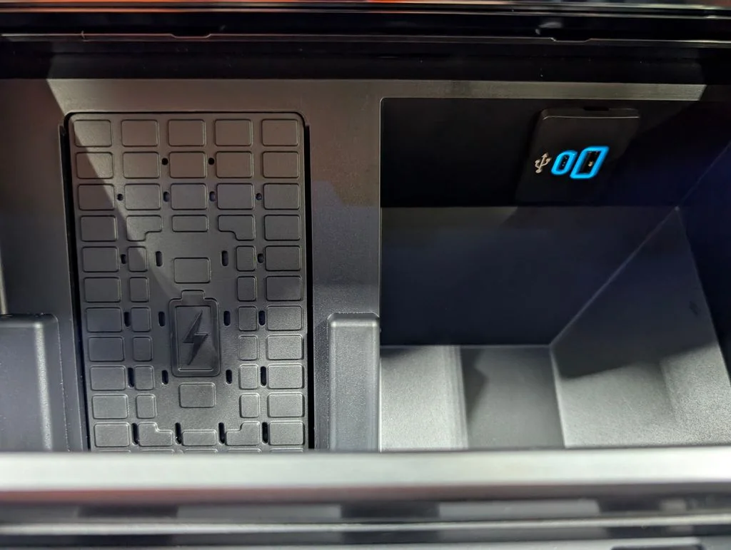 New 2026 Carbonized Gray Metallic Ford F-250® Lariat® image 9