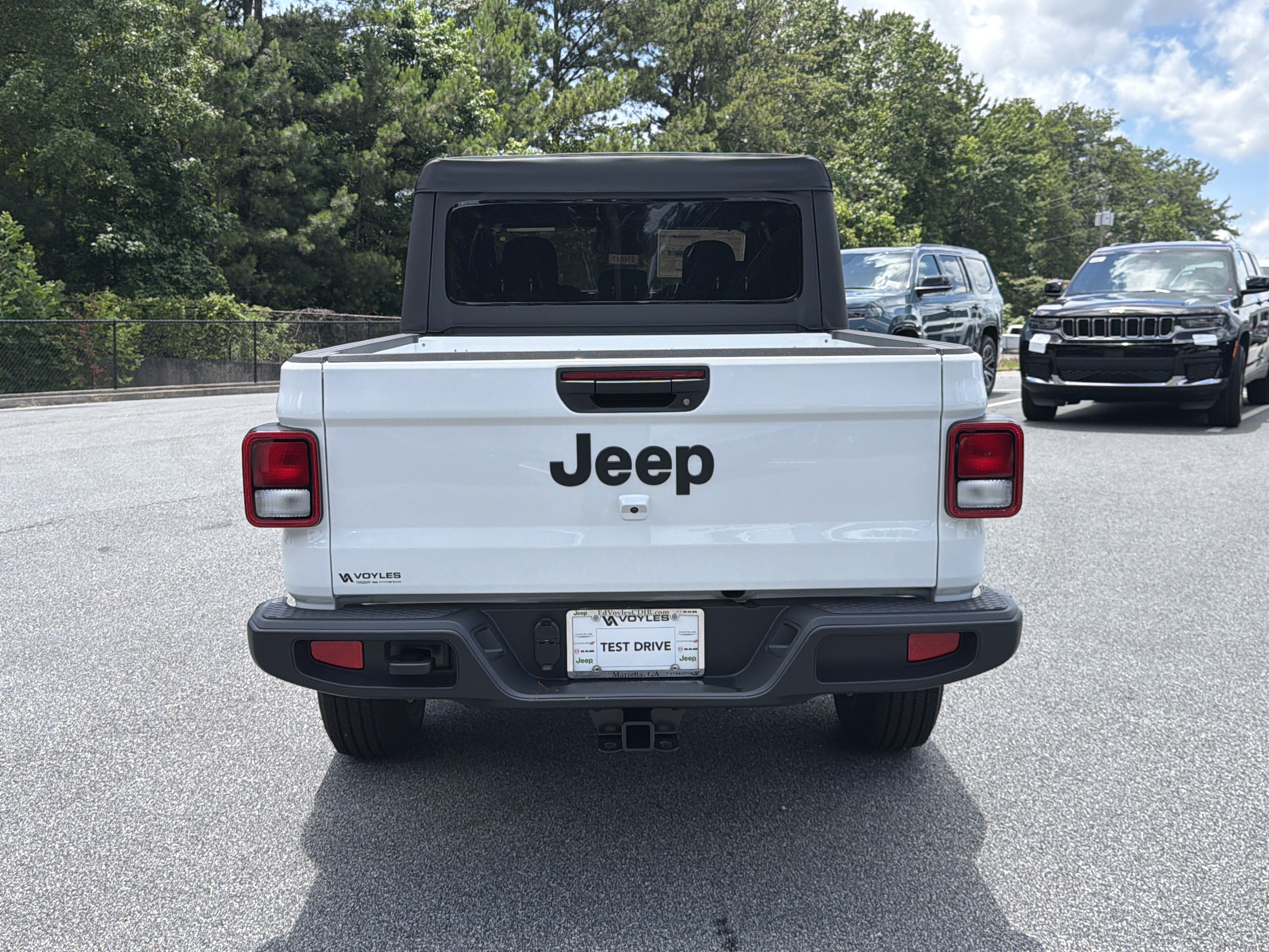 New 2026 Bright White Clear-Coat Exterior Paint Jeep Sport S image 7