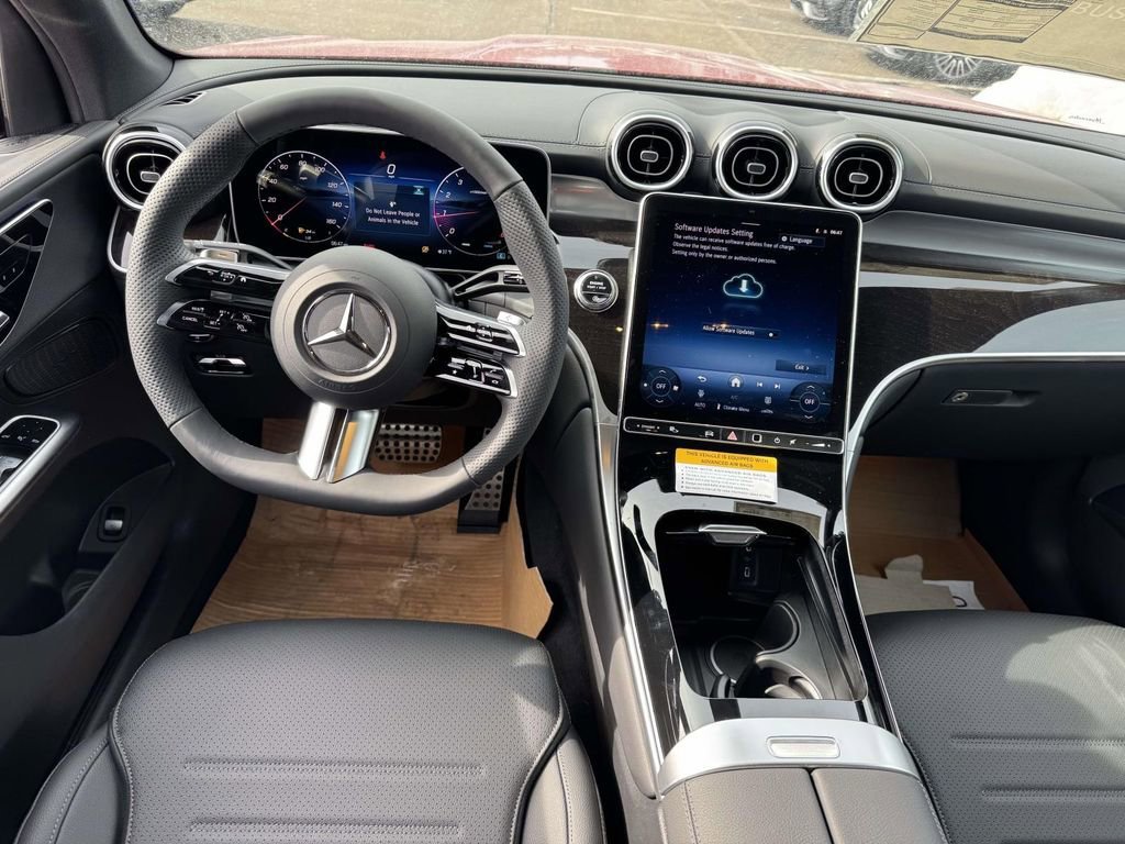 New 2026 MANUFAKTUR Patagonia Red Metallic Mercedes-Benz GLC 300 image 5