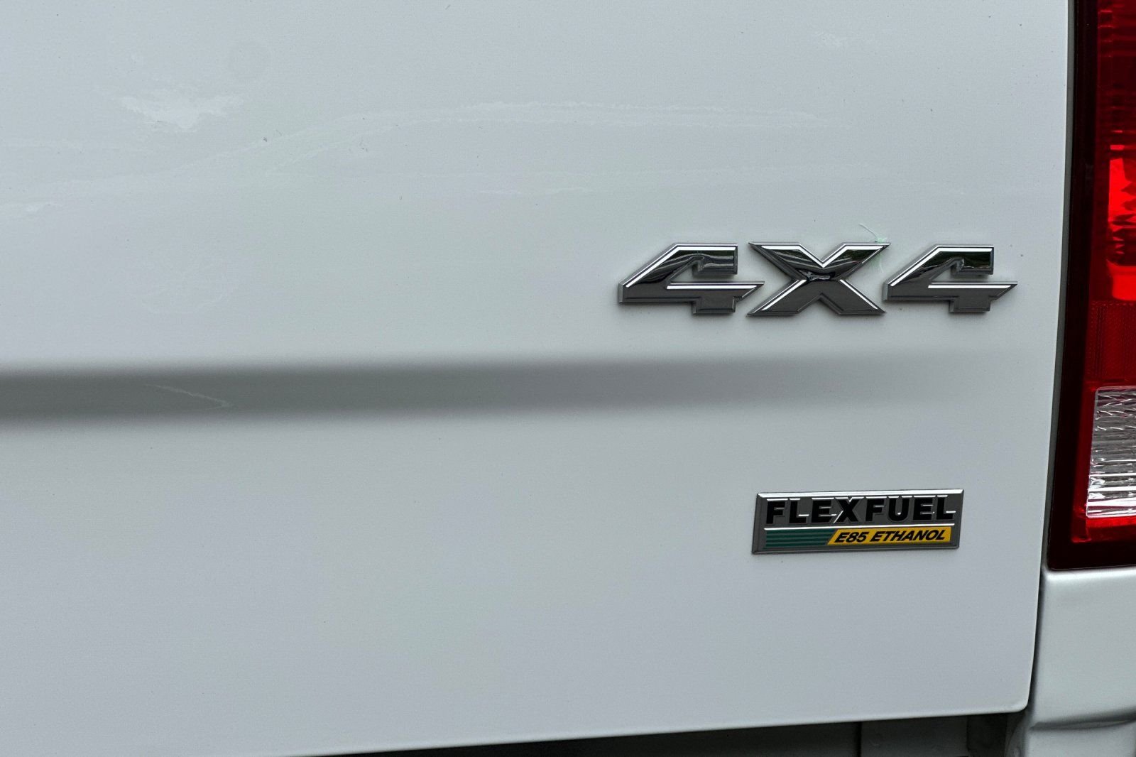 Used 2018 White Ram SLT image 33