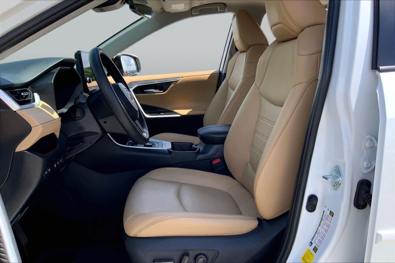 Used 2024 Wind Chill Pearl Toyota Limited image 8