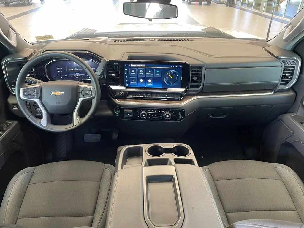 Used 2025 White Chevrolet LT image 16