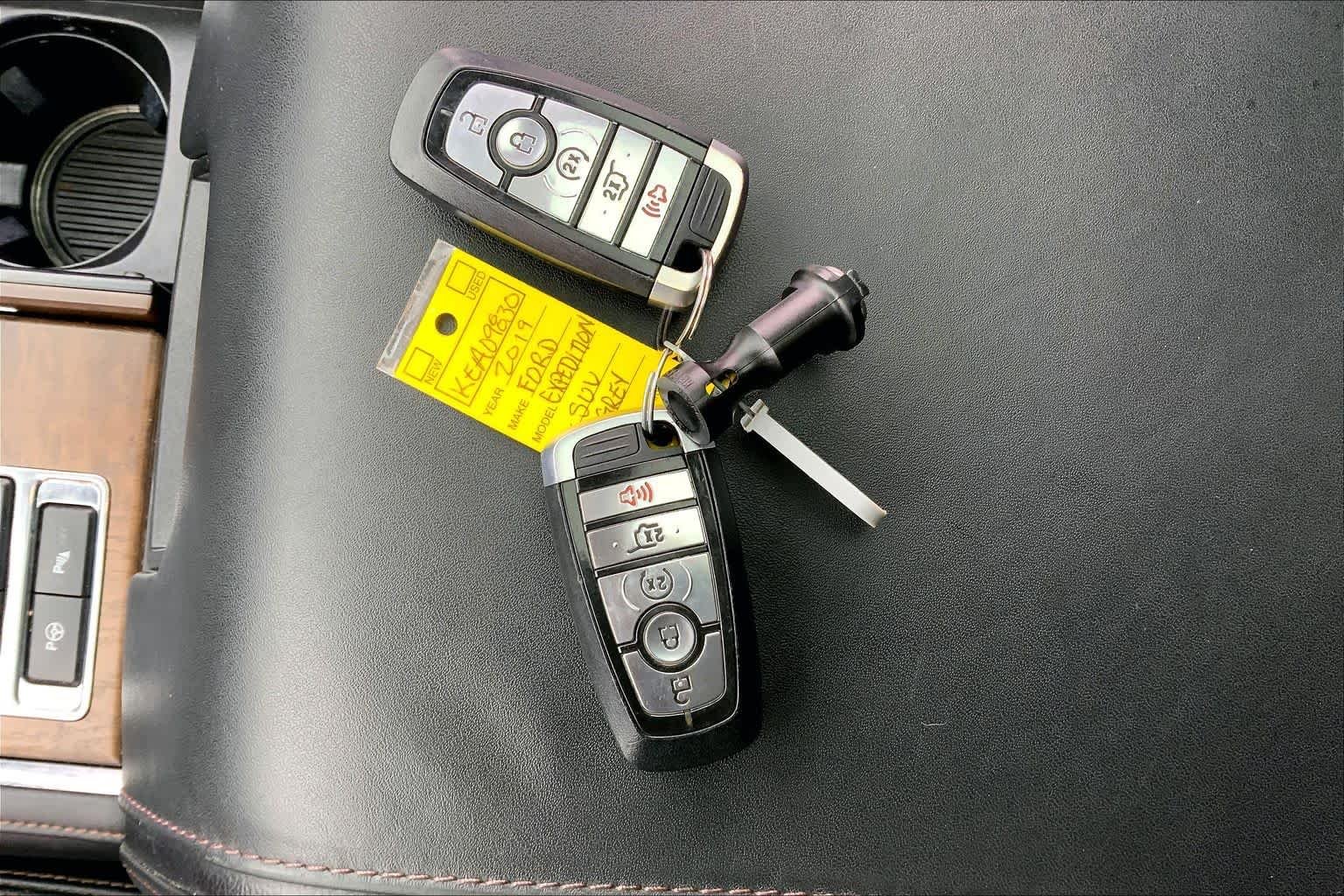 Used 2019 Magnetic Metallic Ford Platinum image 15