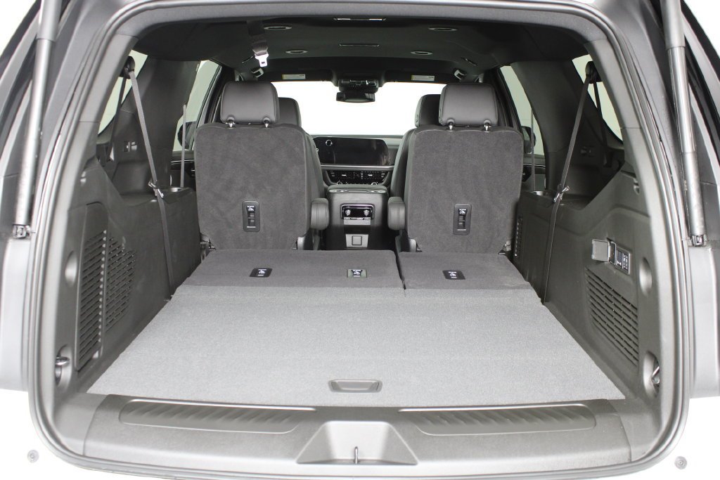 2027 Chevrolet Suburban LT - Photo 9
