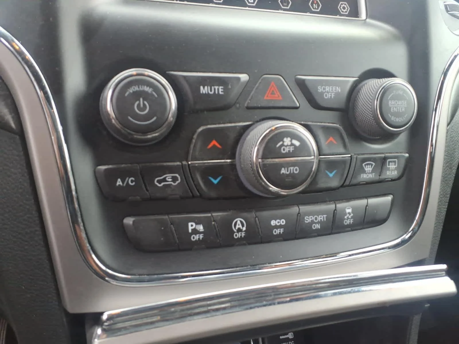 Used 2018 Bright White Clearcoat Jeep Laredo E image 20