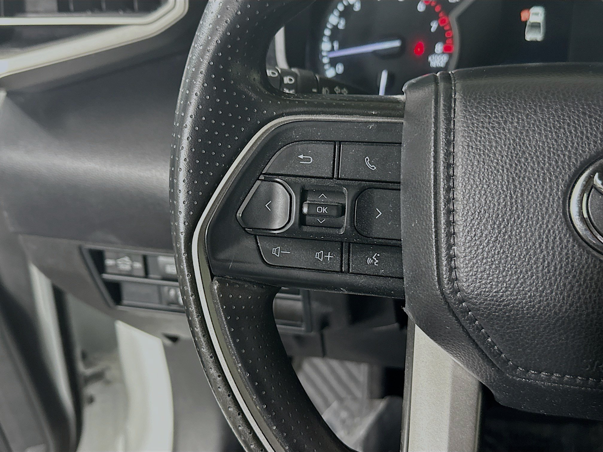 Used 2025 Ice Toyota SR5 image 16
