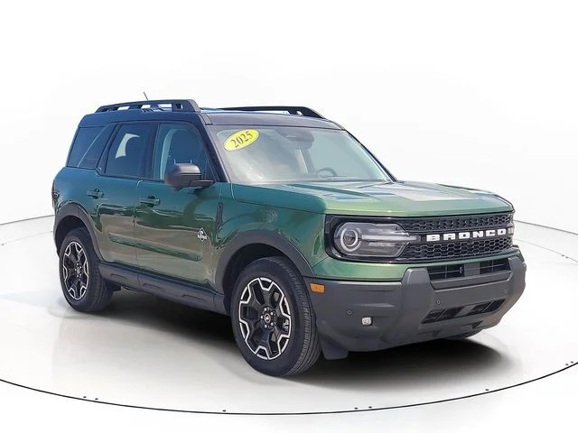 Used 2025 Green Ford Outer Banks image 3