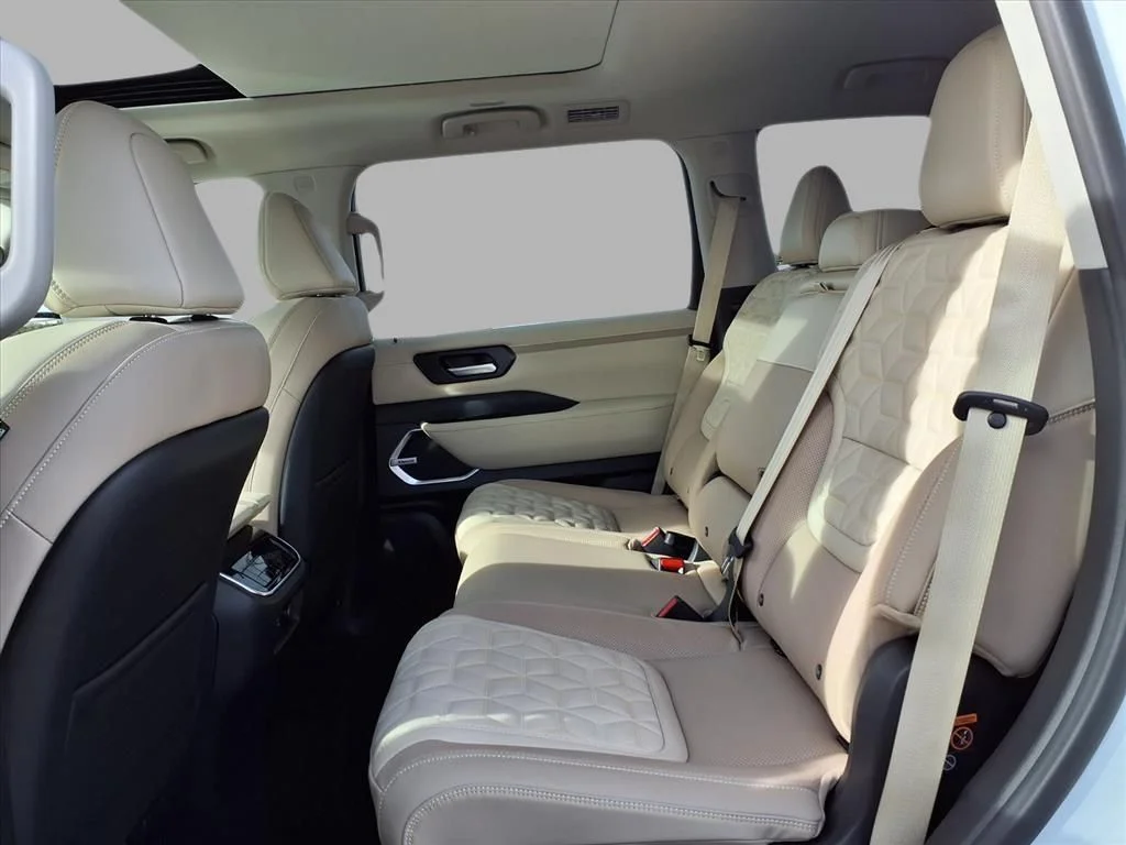 New 2026 Everest White TriCoat Nissan Platinum Reserve image 24
