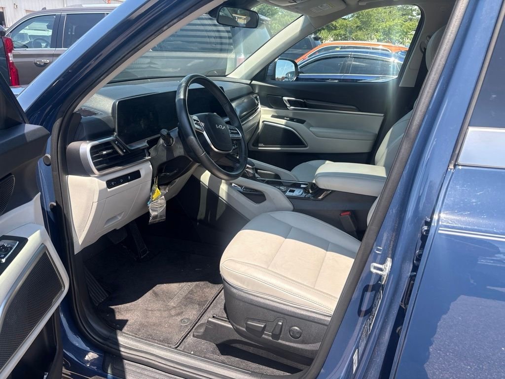 Used 2024 Black Kia S image 18