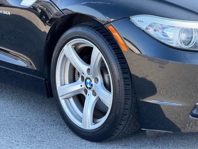 Used 2011 Black Sapphire Metallic BMW sDrive30i image 23