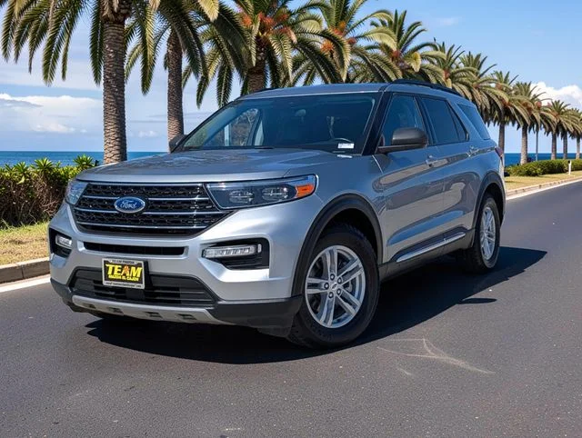 Used 2024 Silver Ford XLT image 2