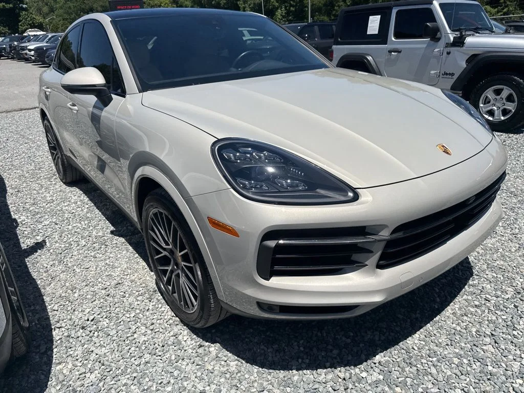 Used 2022  Porsche Base image 2