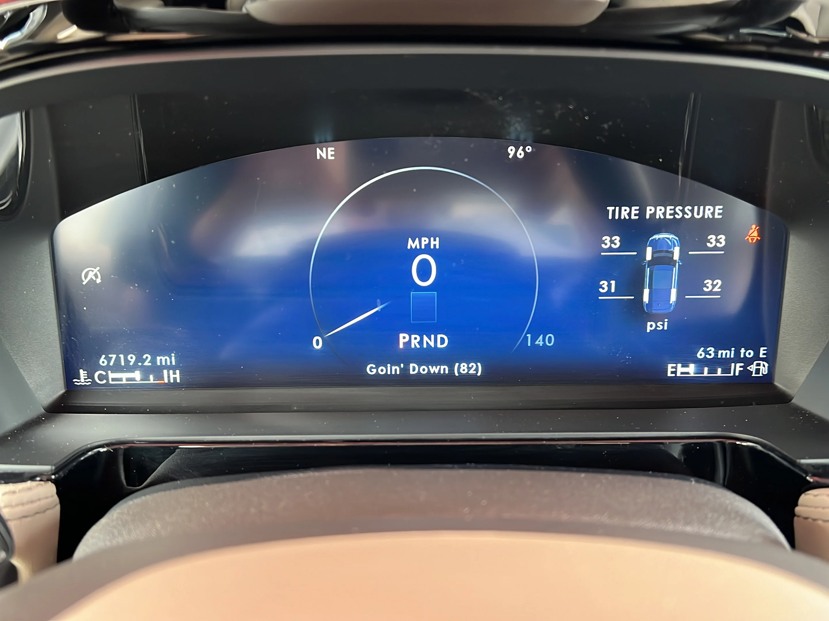 Used 2024 Pearl Metallic Lincoln Premiere image 23