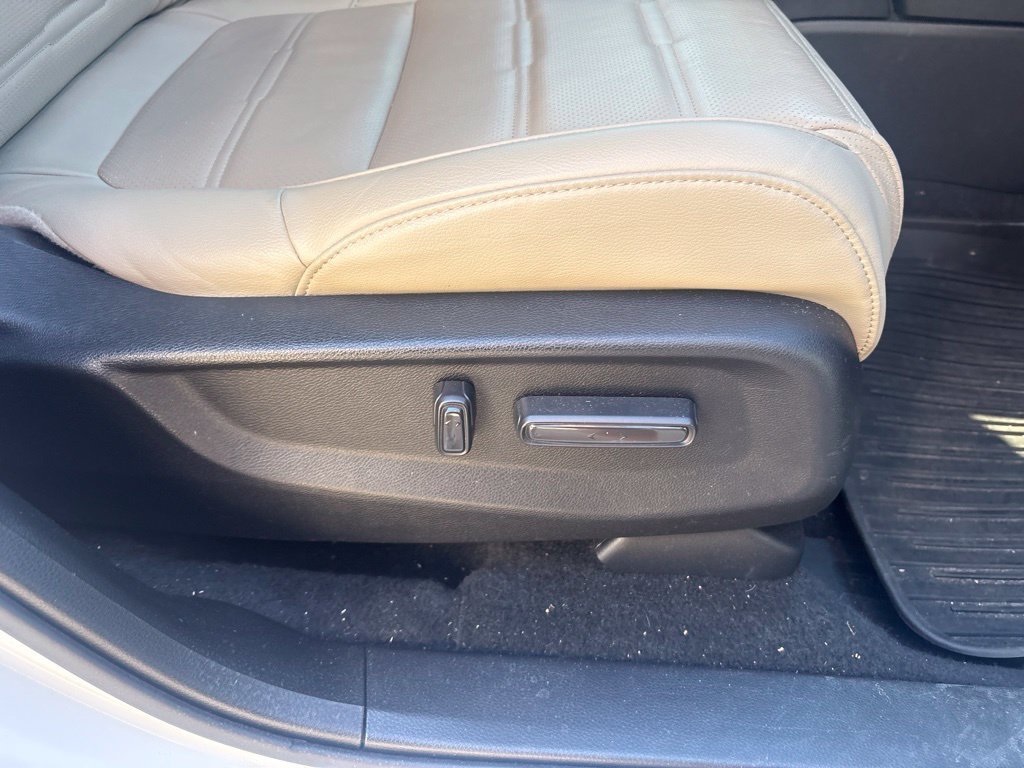 Certified Used 2022 White Honda EX-L FWD image 30