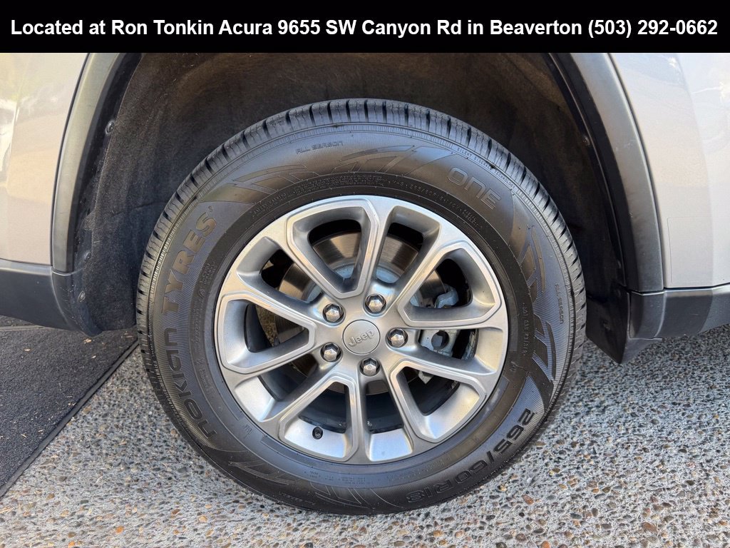Used 2015 Billet Silver Metallic Clearcoat Jeep Limited image 9
