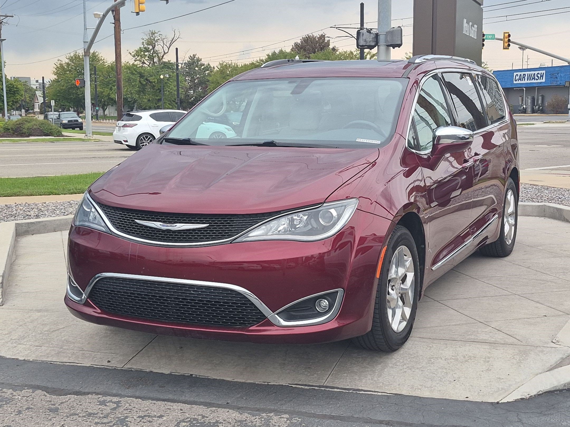 Used 2017 Velvet Red Pearlcoat Chrysler Limited image 8