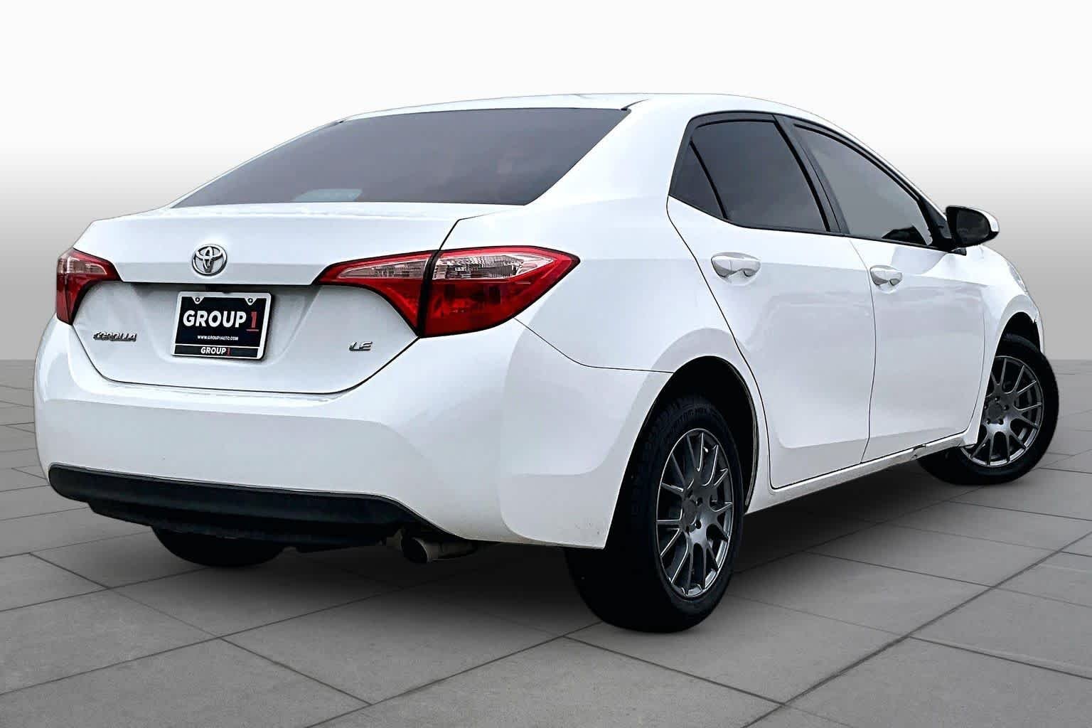 Used 2018 Super White Toyota LE image 12