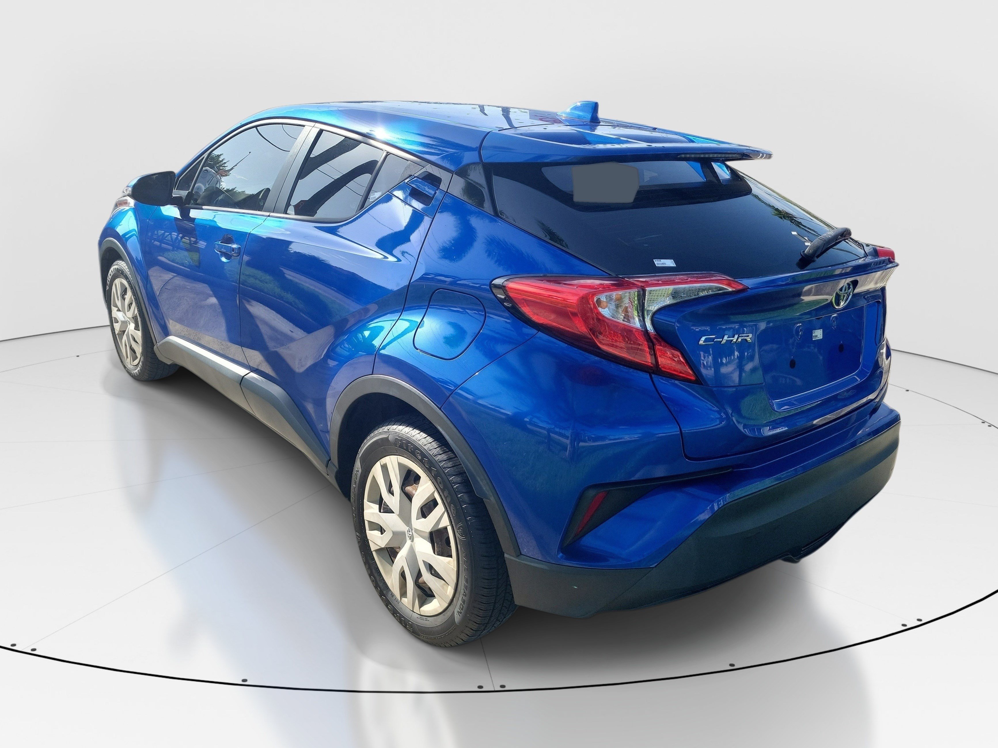 Used 2020 Blue Toyota LE image 5