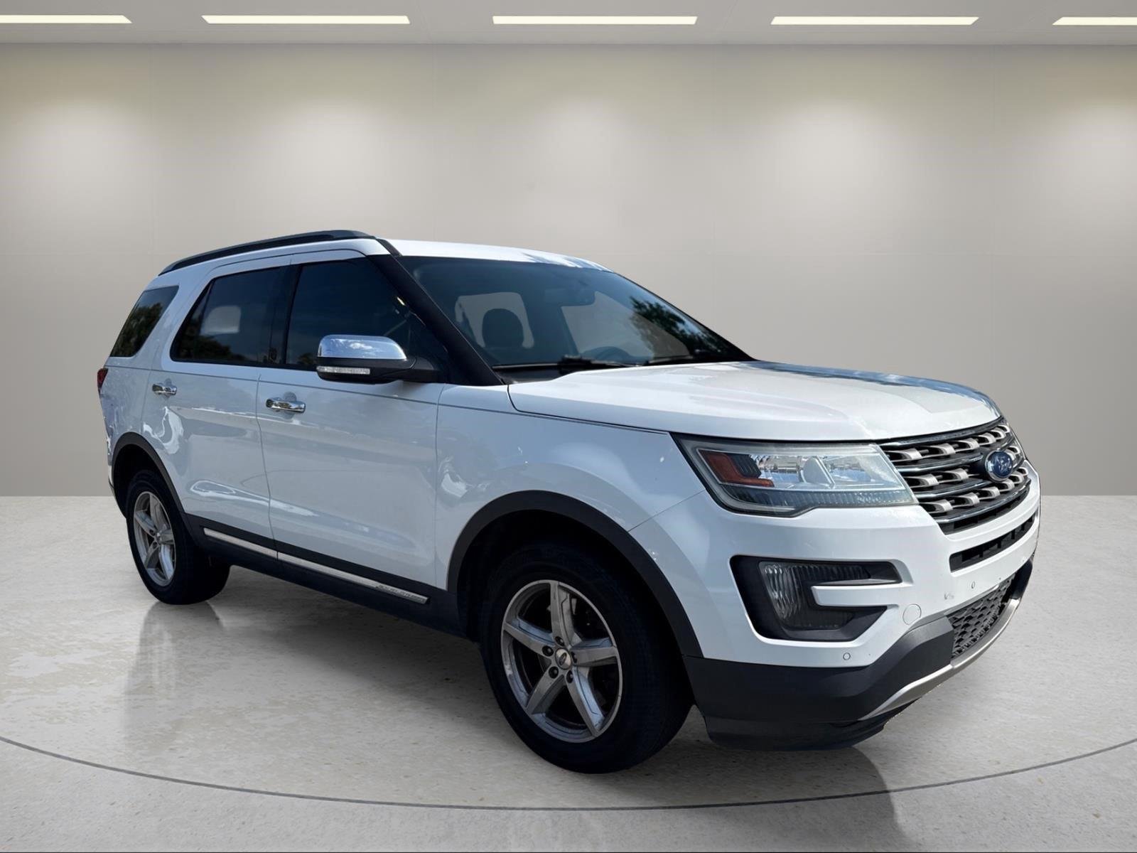 Used 2016 Oxford White Ford XLT image 23