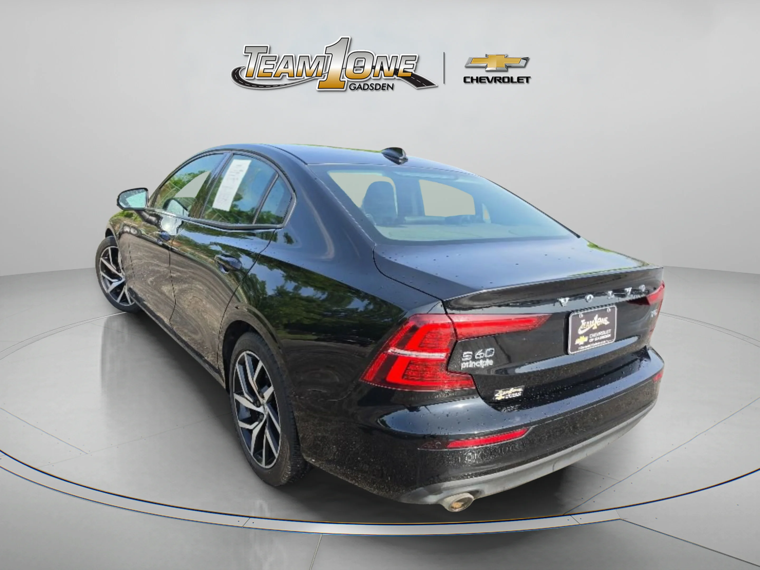 Used 2020 Black Volvo Momentum image 5
