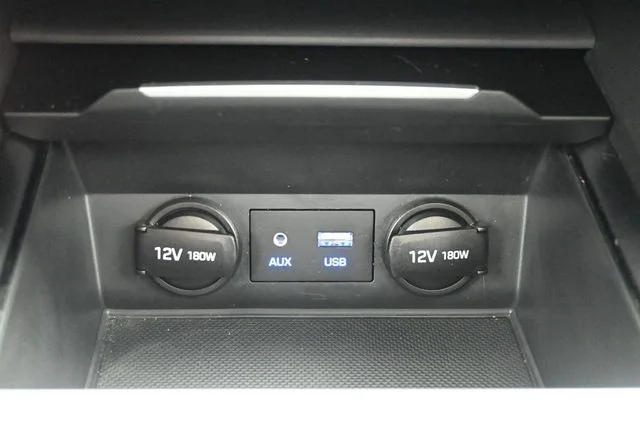 Used 2018 Silver Hyundai Value Edition image 31