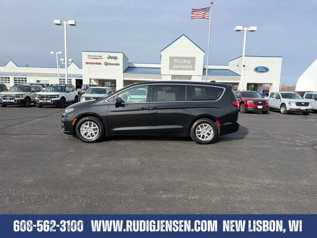 Used 2023 Black Chrysler Touring L image 2