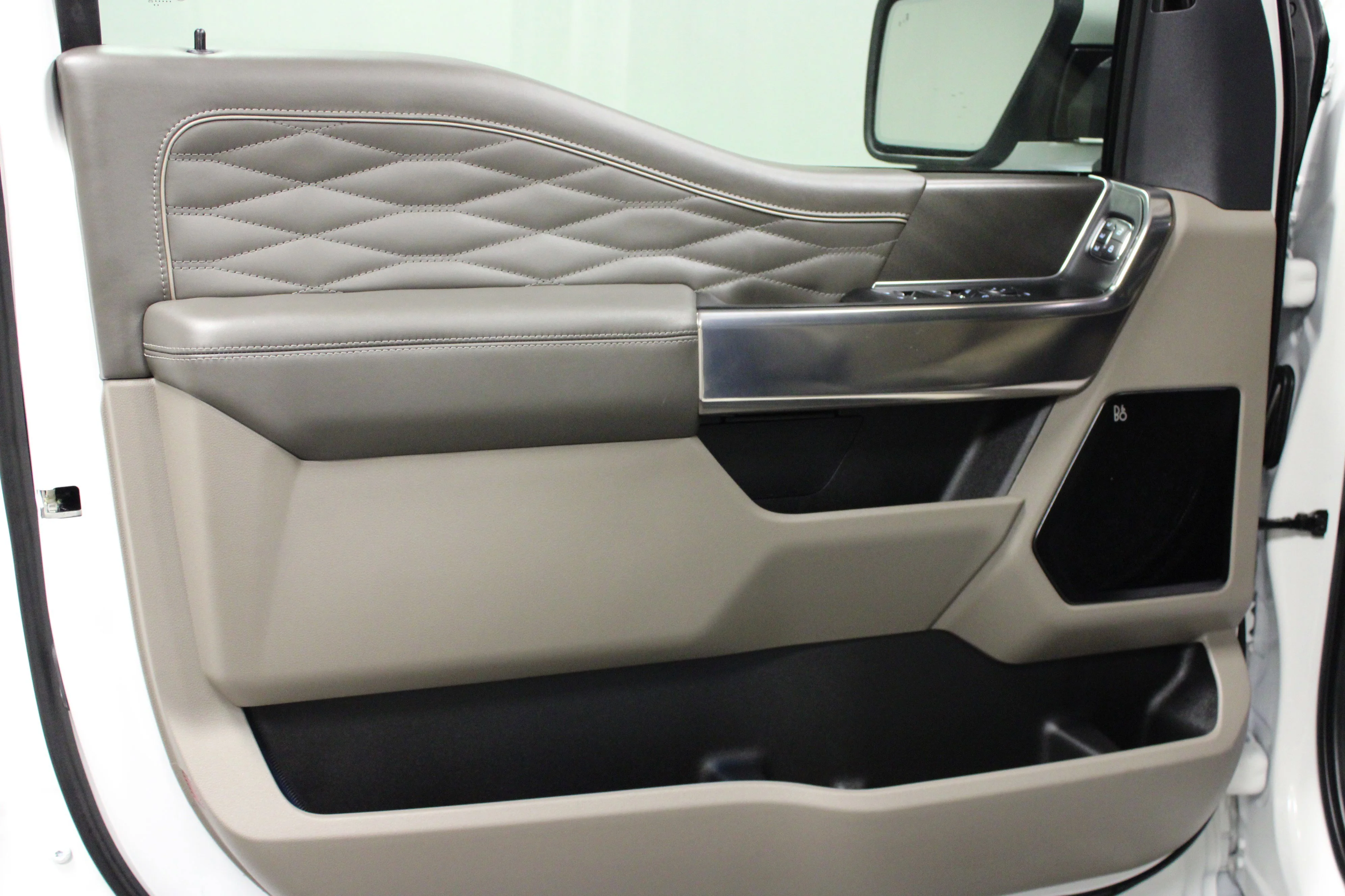 Used 2025 Star White Metallic Tri-Coat Ford Platinum image 11