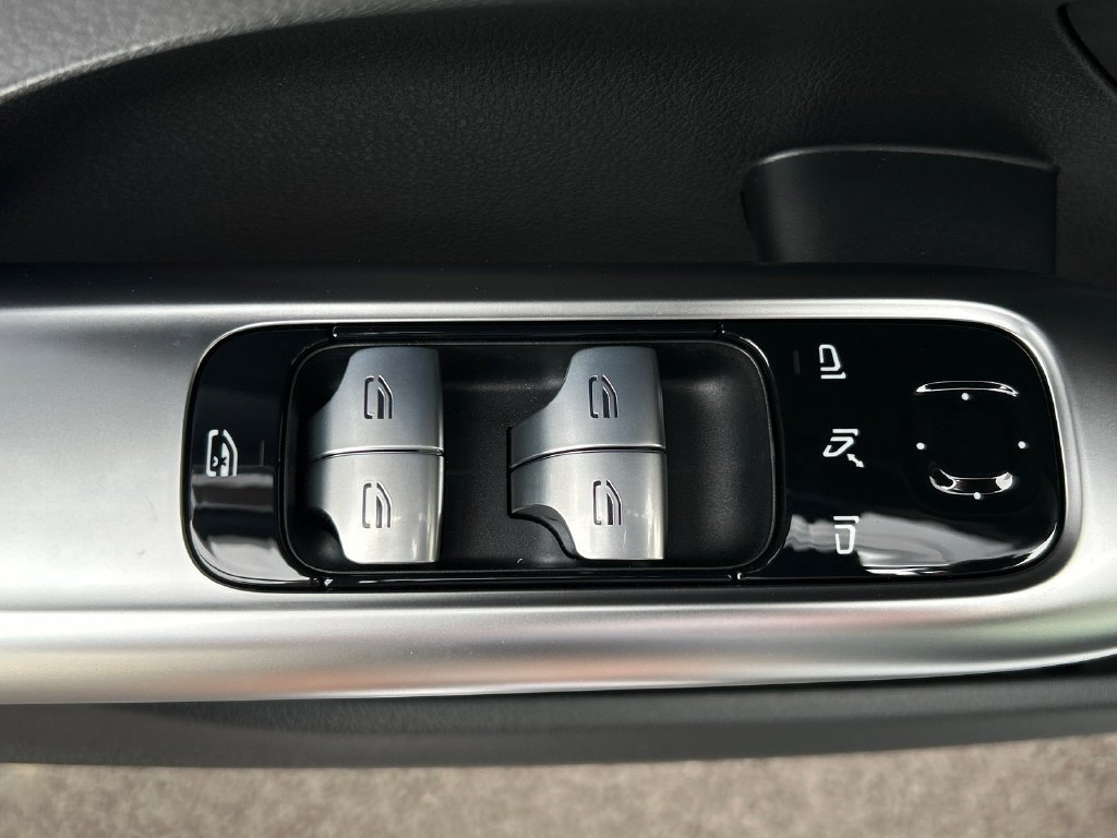 New 2026 MANUFAKTUR Alpine Grey Mercedes-Benz C 300 image 49