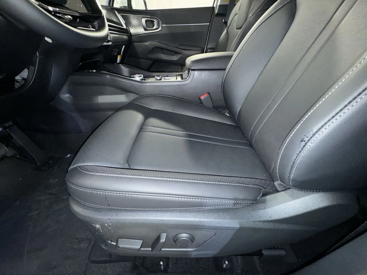 New 2026 Snow White Pearl Kia EX image 14
