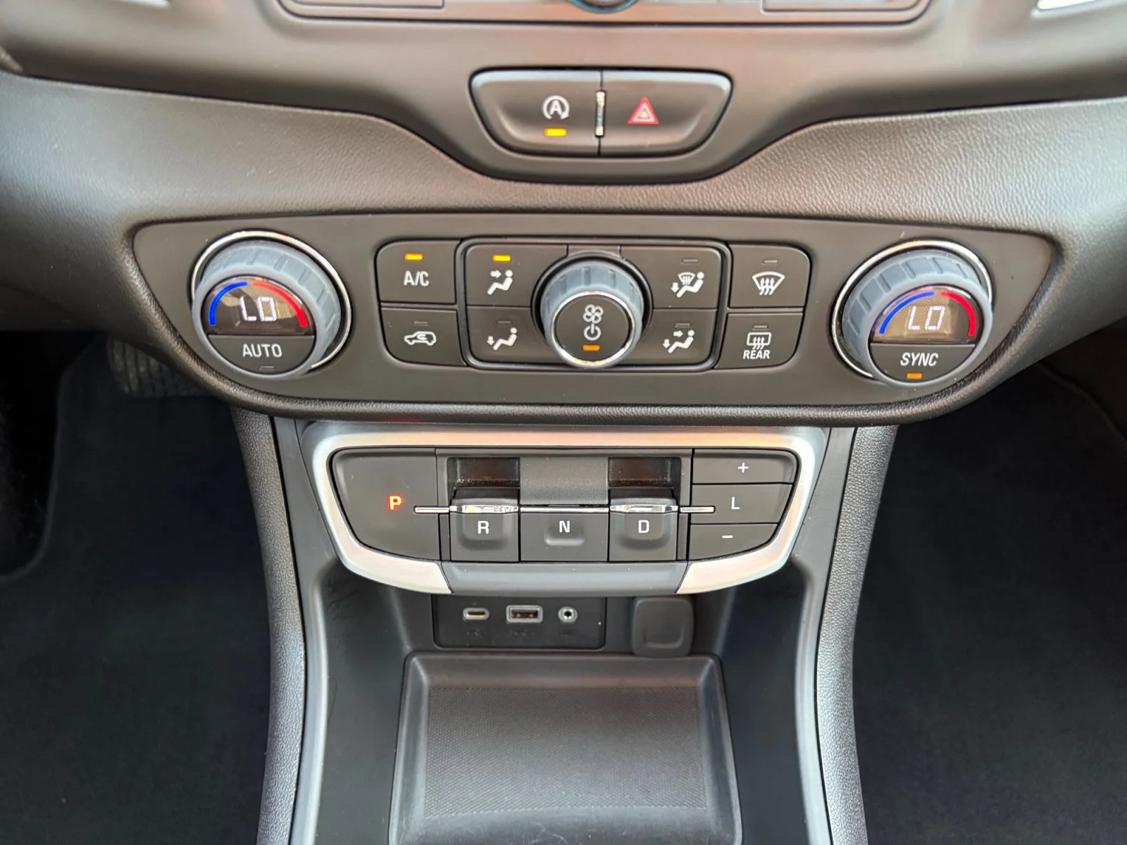 Used 2024 Summit White GMC SLE image 15
