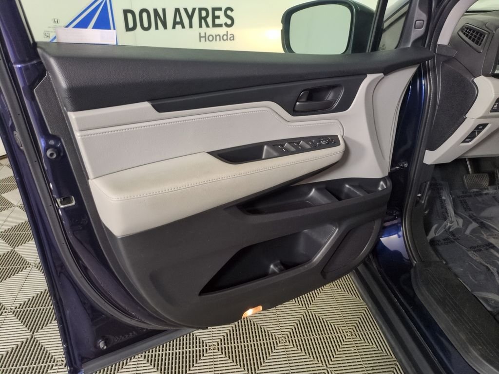Used 2018 Obsidian Blue Pearl Honda EX image 13
