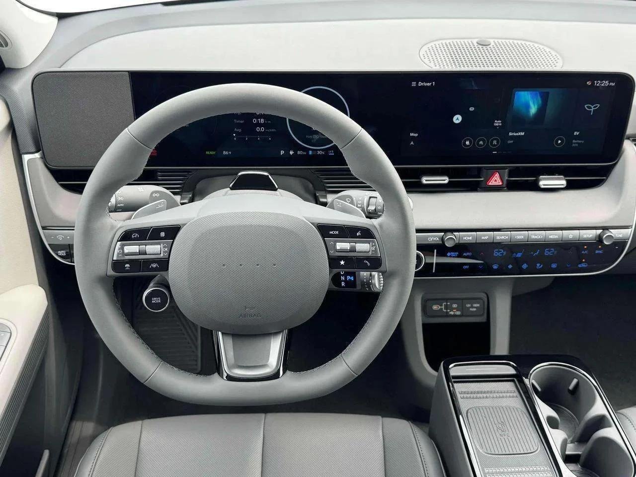 New 2025 Atlas White Hyundai SEL image 17