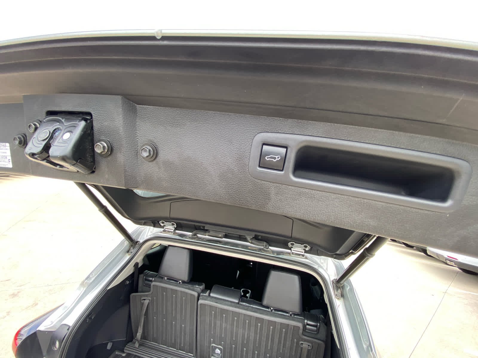 Used 2020  Toyota Hybrid XLE image 26