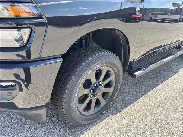 New 2026 Diamond Black Crystal Pearl-Coat  Paint Ram TRADESMAN CREW CAB 4X4 image 16