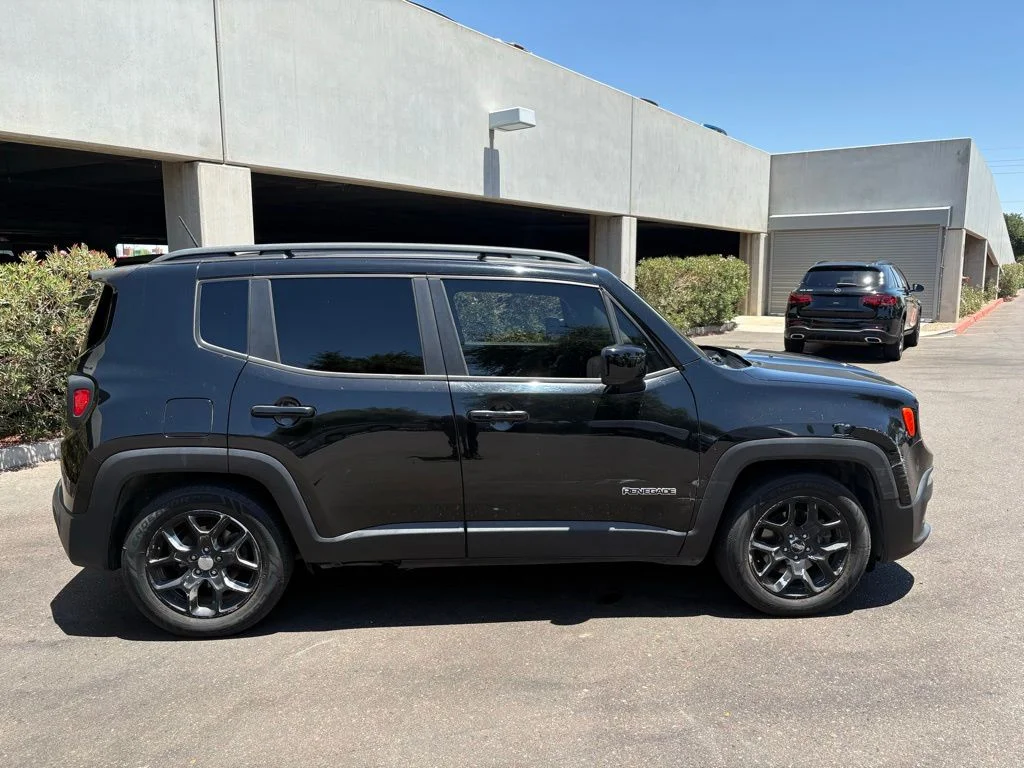 Used 2017 Black Jeep Latitude image 3