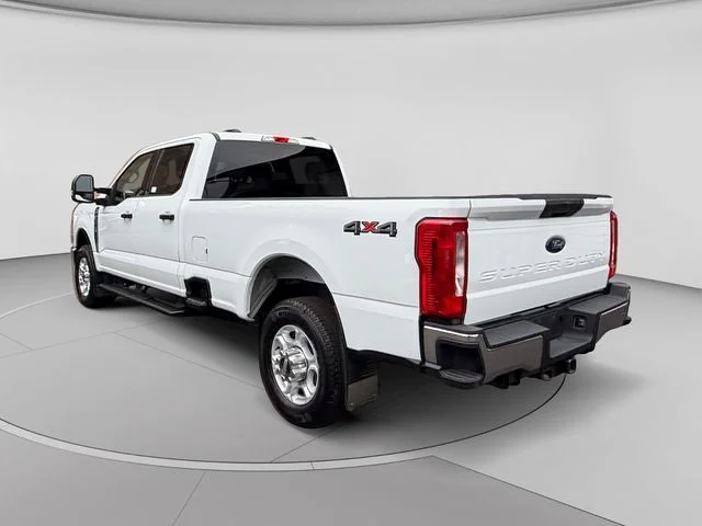 Used 2025 Oxford White Ford XLT image 3