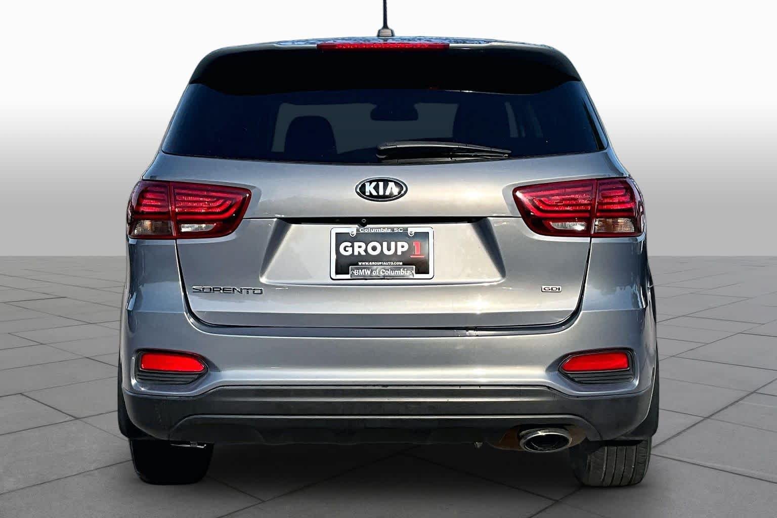 Used 2019 Everlasting Silver Kia L image 4