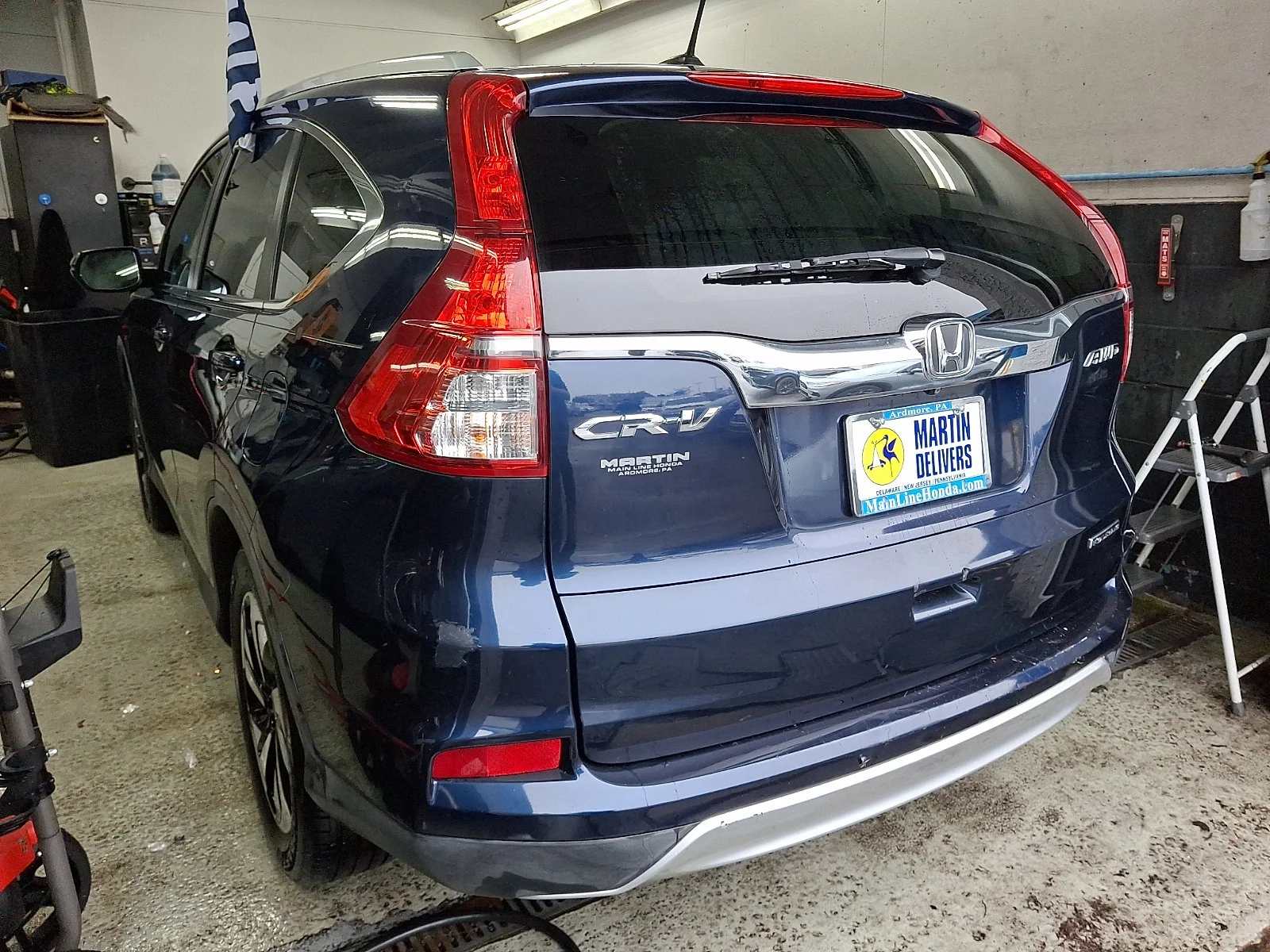 Used 2015 Obsidian Blue Pearl Honda Touring image 5