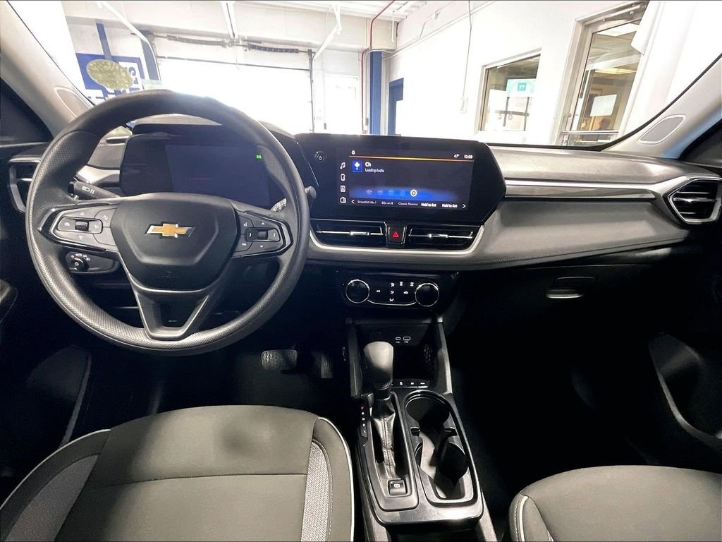 Used 2025 White Chevrolet LT image 21