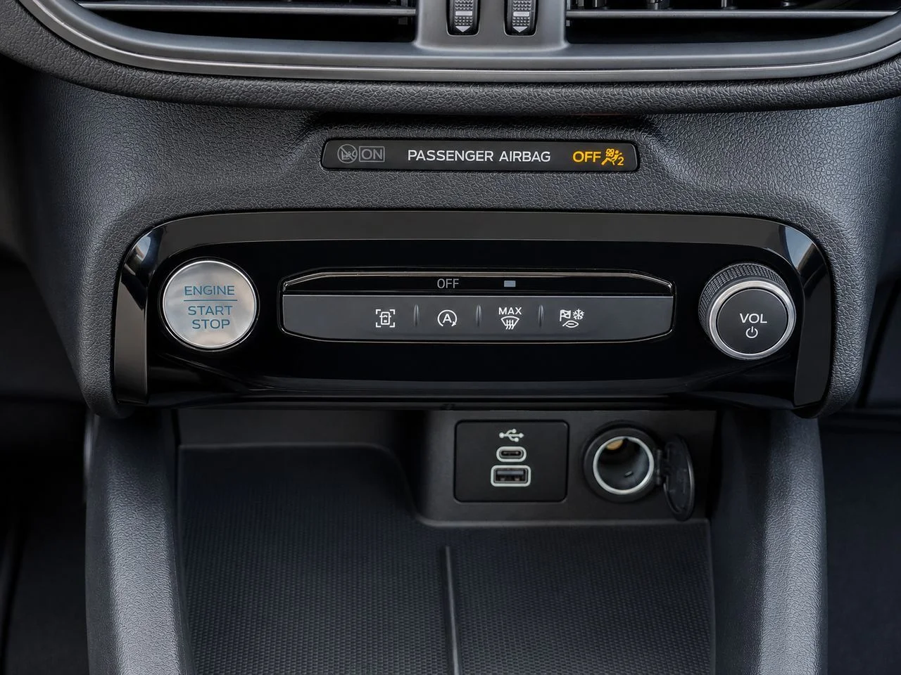 Used 2025 Space Silver Ford Active image 22