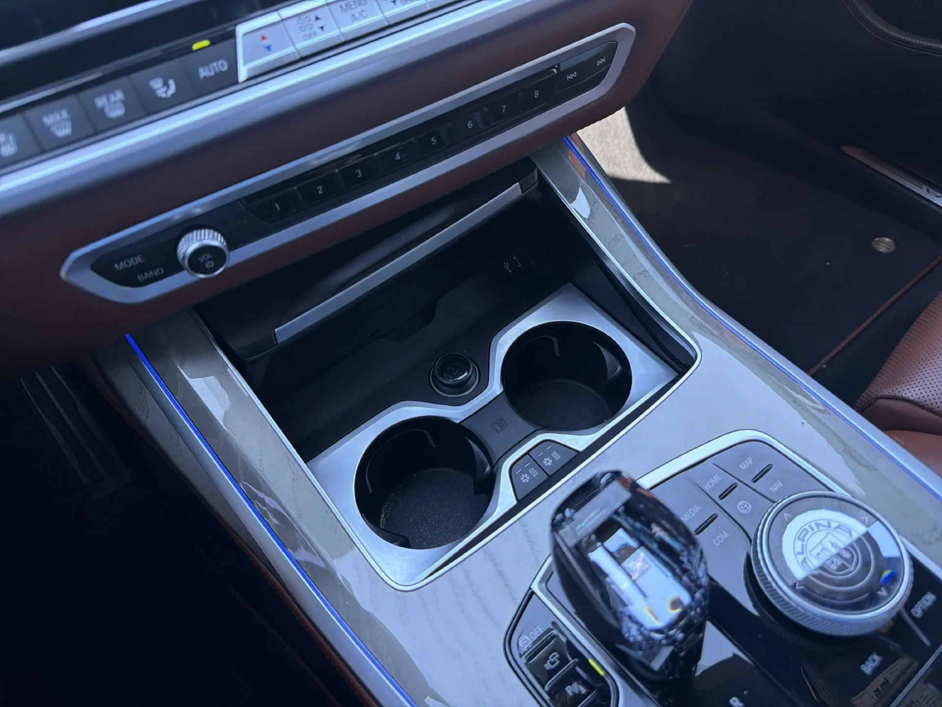 Used 2021 White BMW ALPINA XB7 image 37