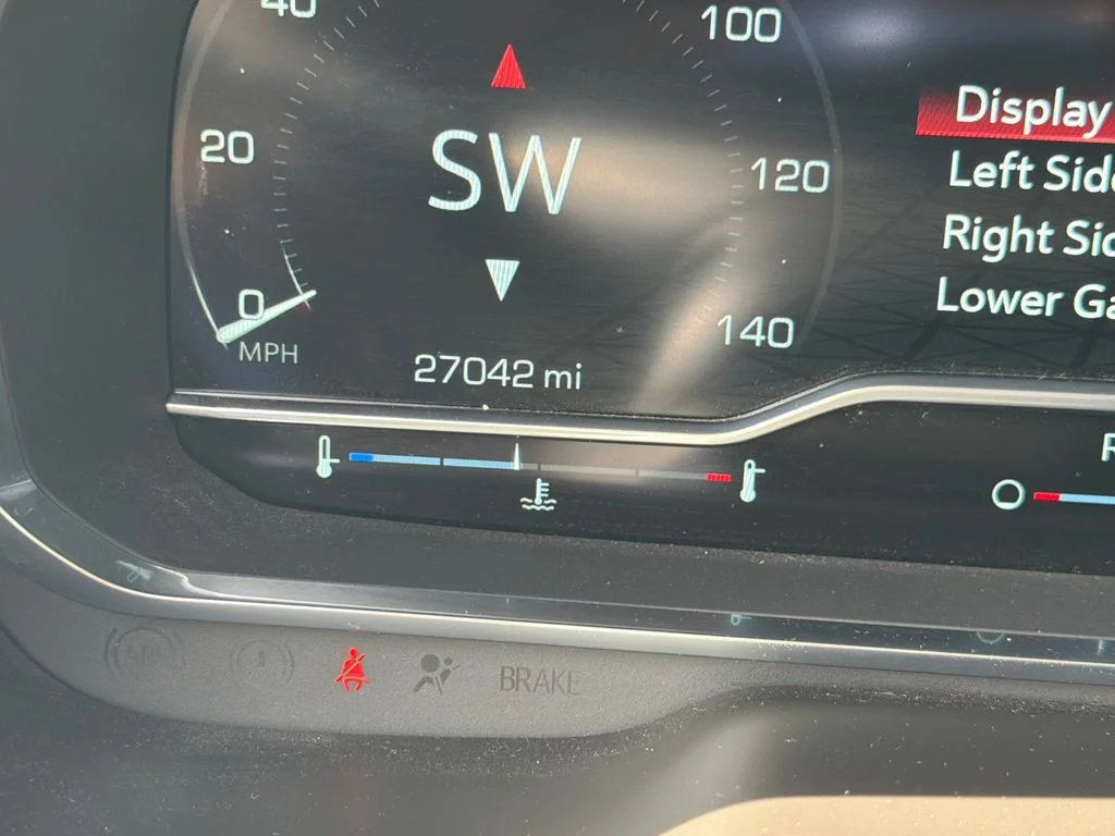 Used 2023 White GMC AT4 image 18