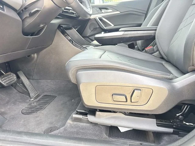 Used 2025 Green BMW xDrive28i image 30