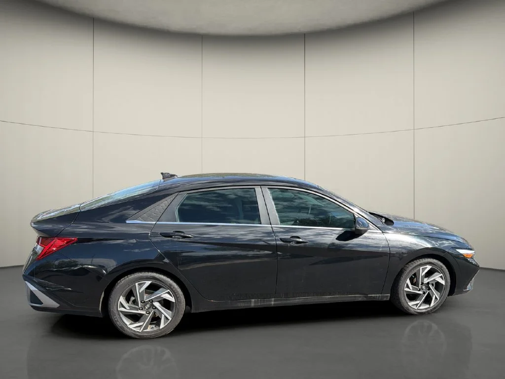 Used 2024 Black Hyundai Limited image 7
