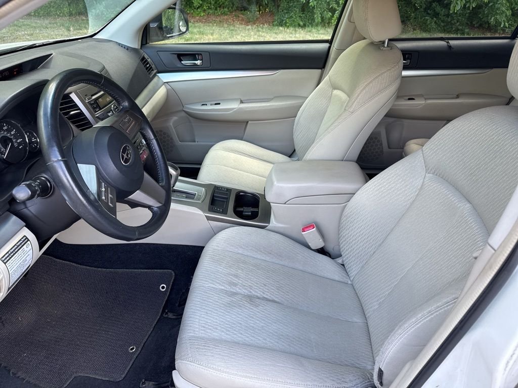 Used 2010 White Subaru 2.5i Premium image 12