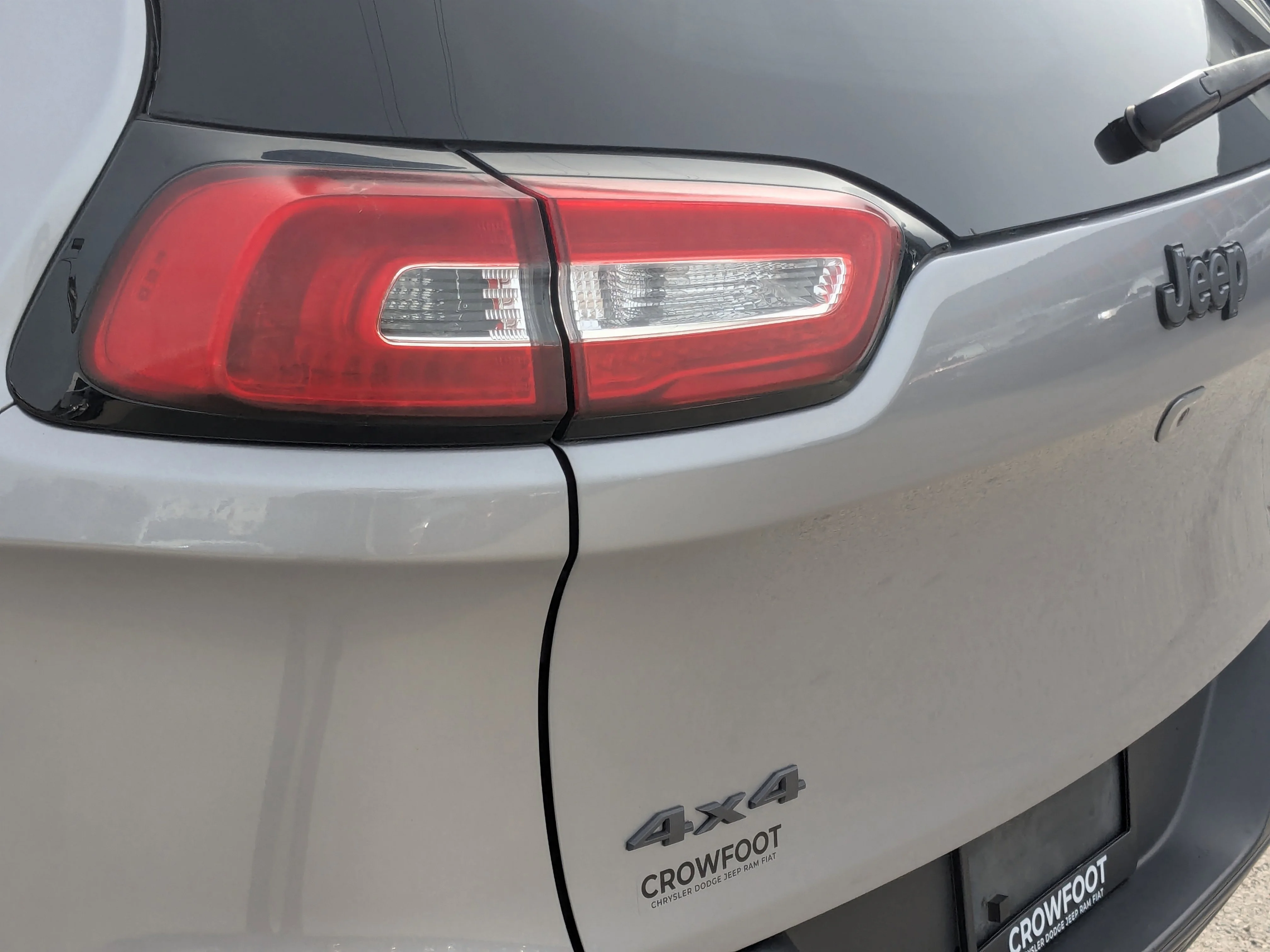 Used 2018 Grey Jeep Trailhawk - Cold Weather Pkg - Comfort Grp - Command View Sunroof - Napa Leather & More image 11